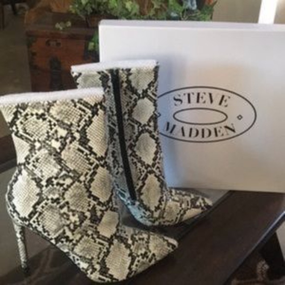 NEW Steve Madden whimsy Booties - Picture 2 of 8